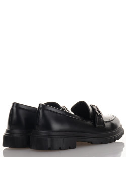 Μαύρα Chynky Loafers με ασημί αγκράφα Famous