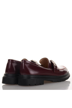 Μπορντό Chynky Loafers με ασημί αγκράφα Famous