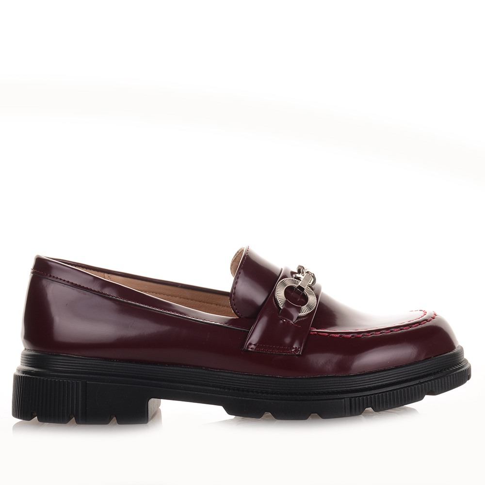 Μπορντό Chynky Loafers με ασημί αγκράφα Famous