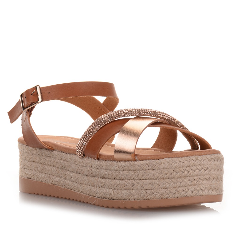 Flatforms σε camel χρώμα με χιαστί φάσα Famous