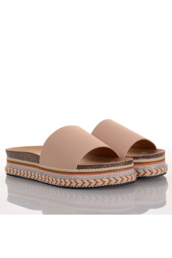 Flatforms σε nude χρώμα Famous